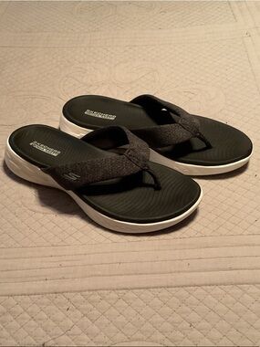 Skechers Black Flip Flop Sandals with White Sole